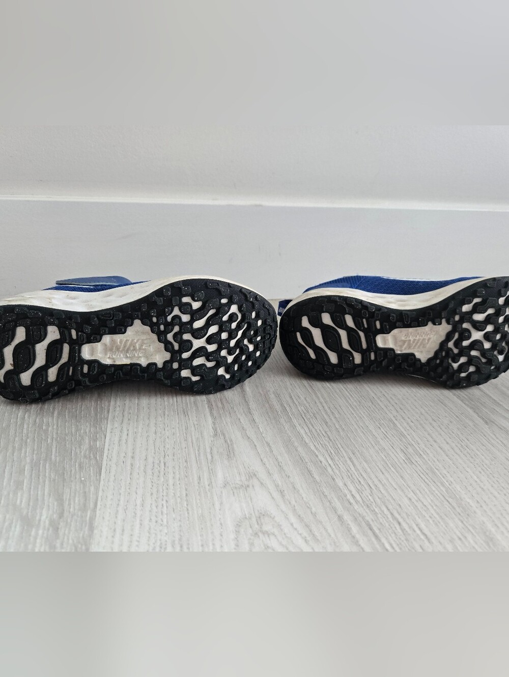 Boys Nike Running Shoes - Picture 2 of 6